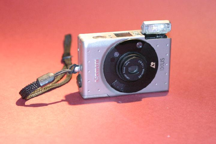 CANON_IXUS_240_1998.JPG