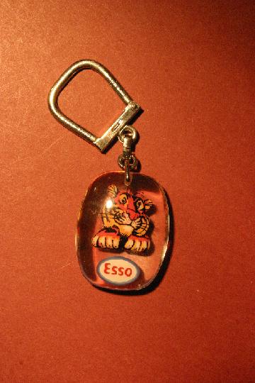 Carburant_ESSO_02f.JPG