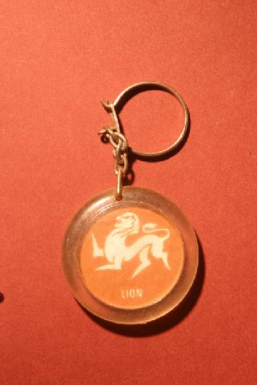 Carburant_SHELL_ZODIAQUE_LION.JPG