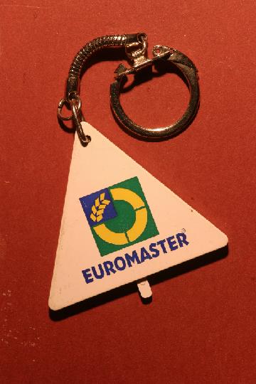 Distributeur_Pneu_EUROMASTER_02.JPG