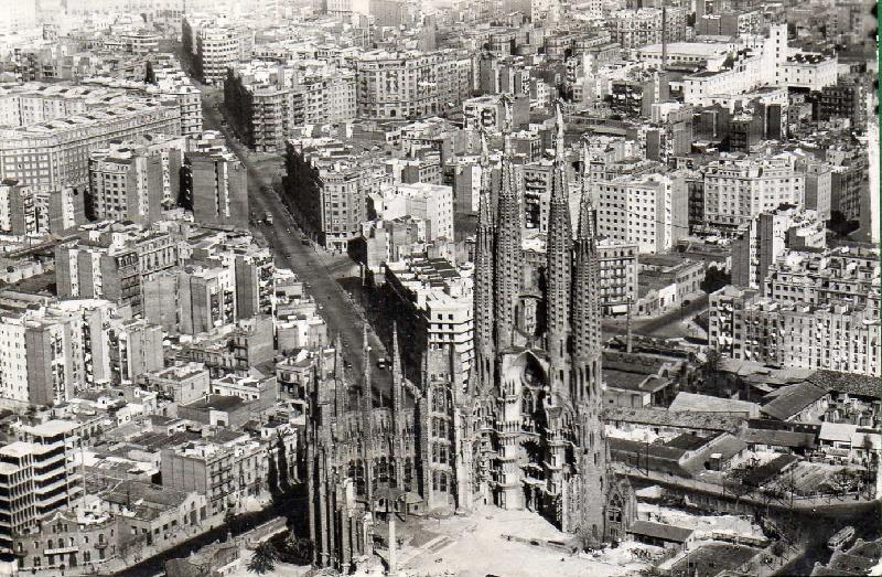 Barcelone_Sagrda_Familia_1990 plausible.jpg