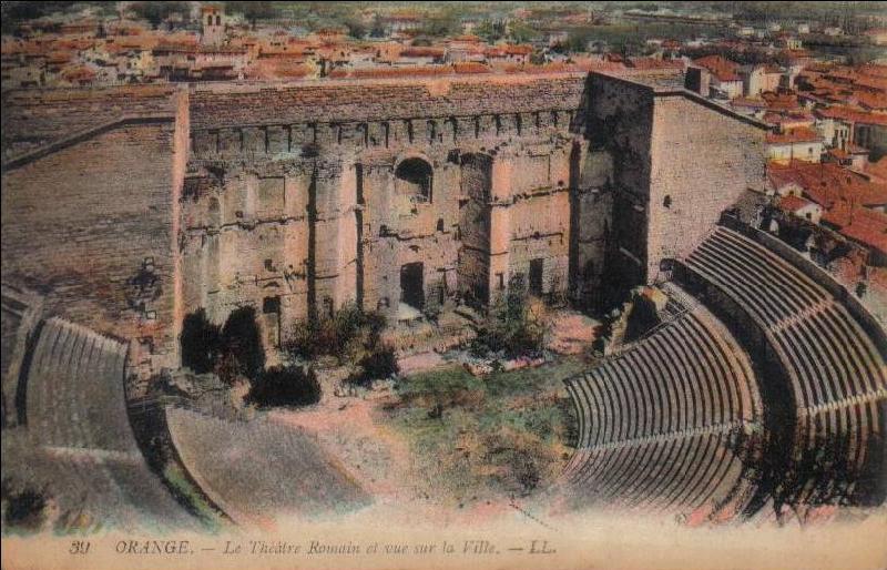 Orange_Le_Theatre_01.jpg