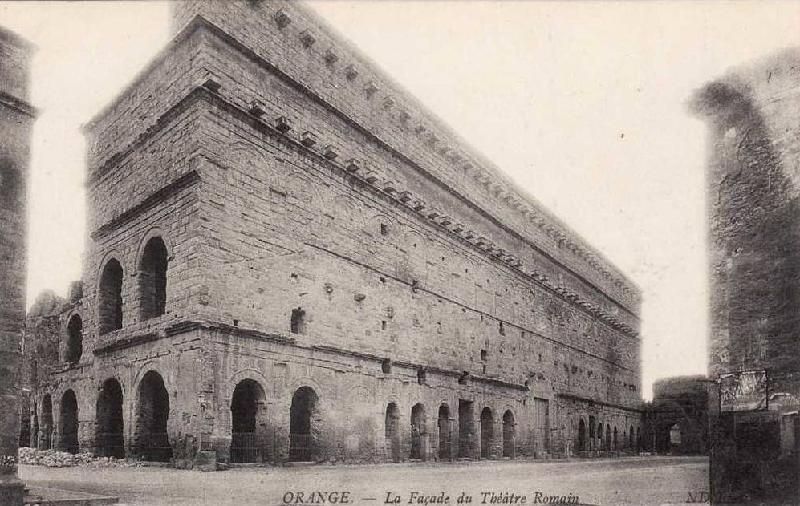Orange_Le_Theatre_02.jpg