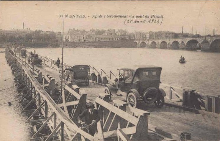 Nantes_Apres_l-ecroulement_du_Pont_de_Pirmil.JPG