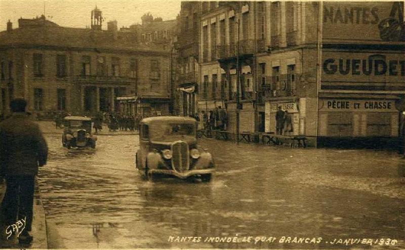 Nantes-Inondation_1936_rue_Quai_Brancas.jpg