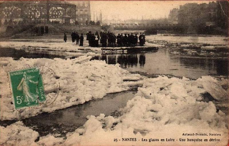 Nantes_Les_glaces_en_loire_une_banquise_en_derive.JPG