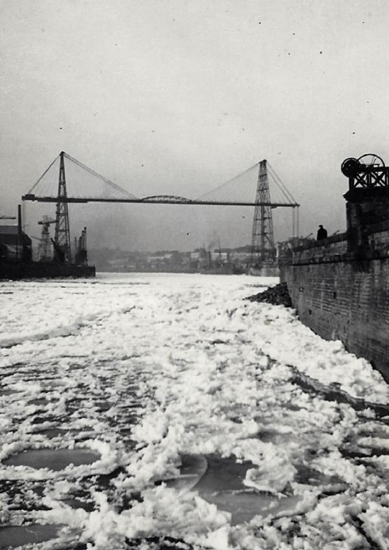 Nantes_pont_transbordeur_les_glaces_en_Loire.jpg