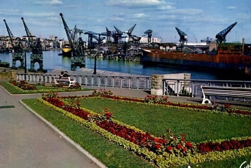 Nantes_Perspective_du_port.JPG