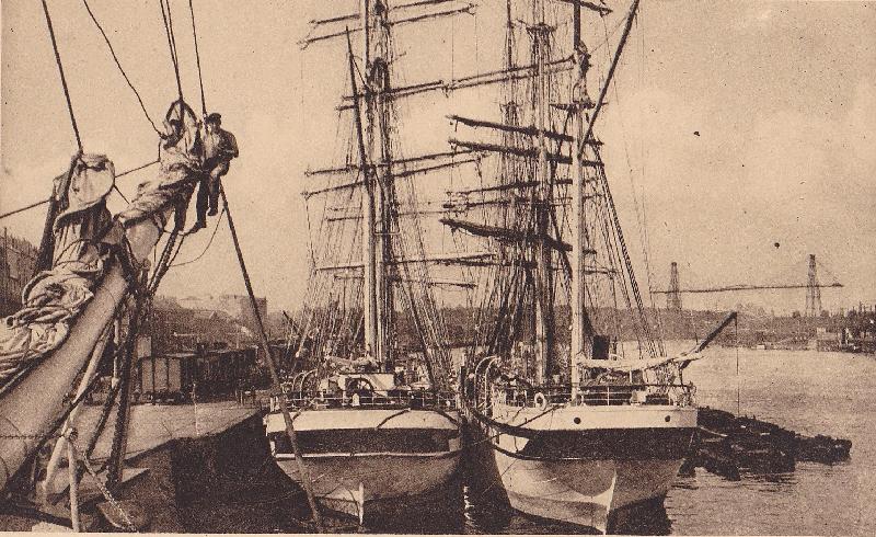 Nantes_navires_long-courriers_à_quai.jpg