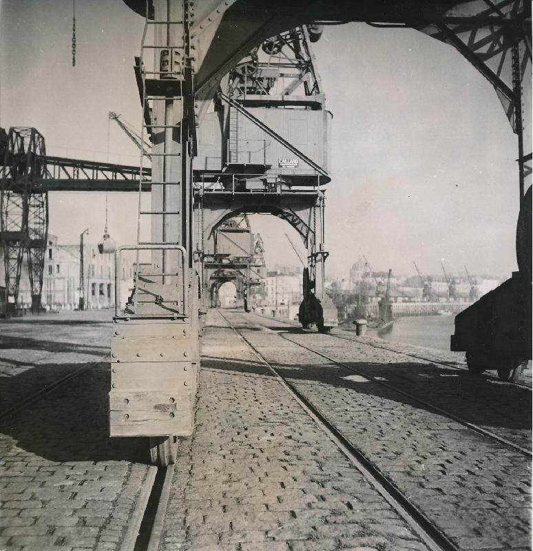 Nantes_Grues_du_Port.jpg