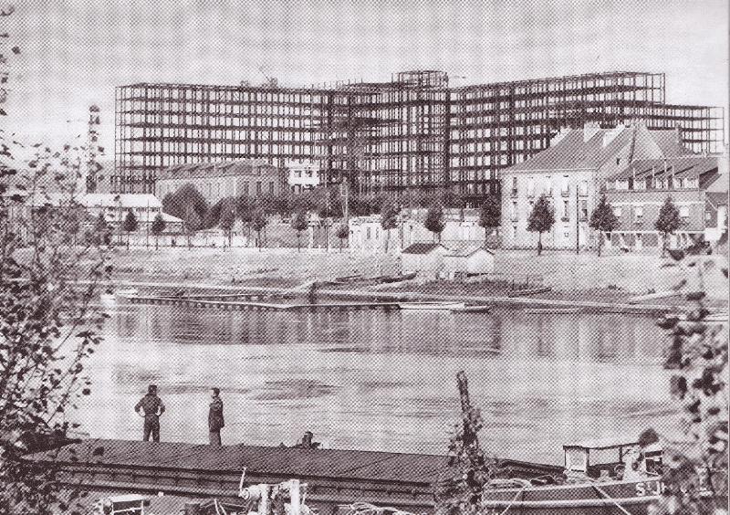 Nantes_Le_CHU_en_construction.jpg