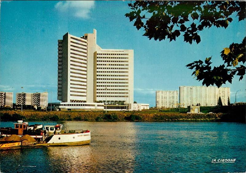 Nantes_Le_Tripode.jpg