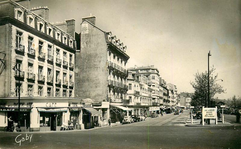 Nantes_allée_du_Cdt_Charcot.jpg