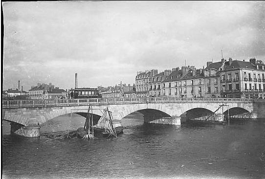 Nantes_Le_Pont_de_Belle-Croix.jpg