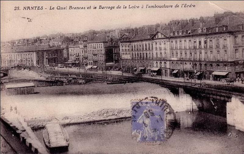 Nantes_le_quai_Brancas_et_le_Barrage de la Loire.jpg