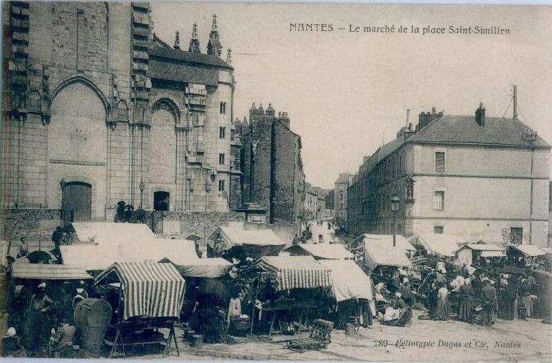 Nantes_Le_Marche_de_la_place_Saint_Similien.JPG