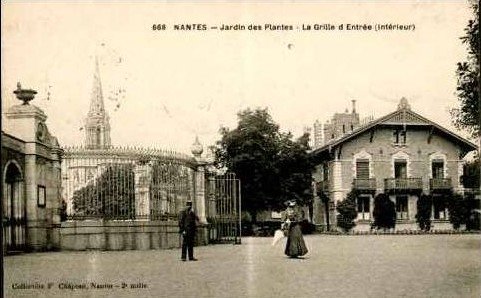 Nantes_Jardin-des-Plantes_La_Grille_d'Entree.JPG