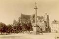 Nantes_La_Colonne_Louis_XVI_la_Cathedrale_l-Eveche 