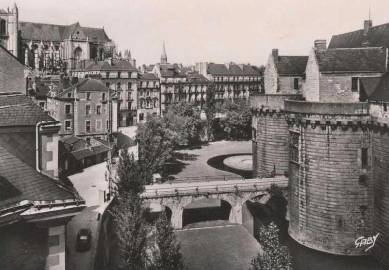 Nantes_L-Entree_la_Cathedrale.jpg