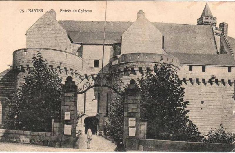 Nantes_Entree_du_Chateau.jpg