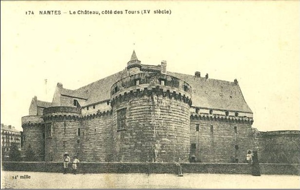 Nantes_Le_Chateau_cote_des_Tours.jpg