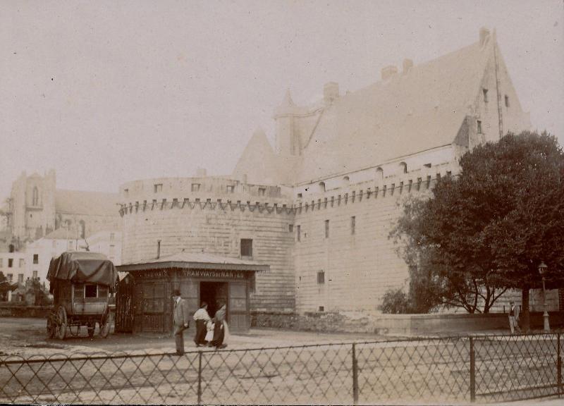 Nantes_Station_du_tramway.jpg