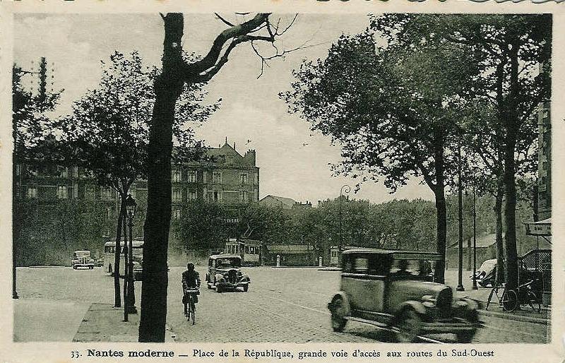 Nantes_Place_de_la_Republique_04.JPG