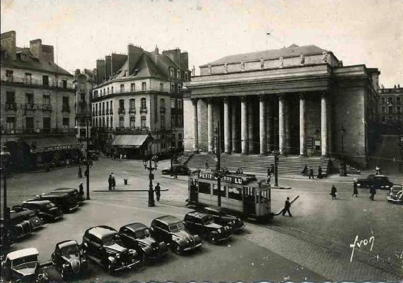 Nantes_Place_Graslin_01.JPG