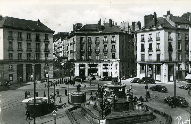 Nantes_Place_Royale_2.jpg