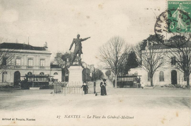 Nantes_Place_Mellinet.jpg