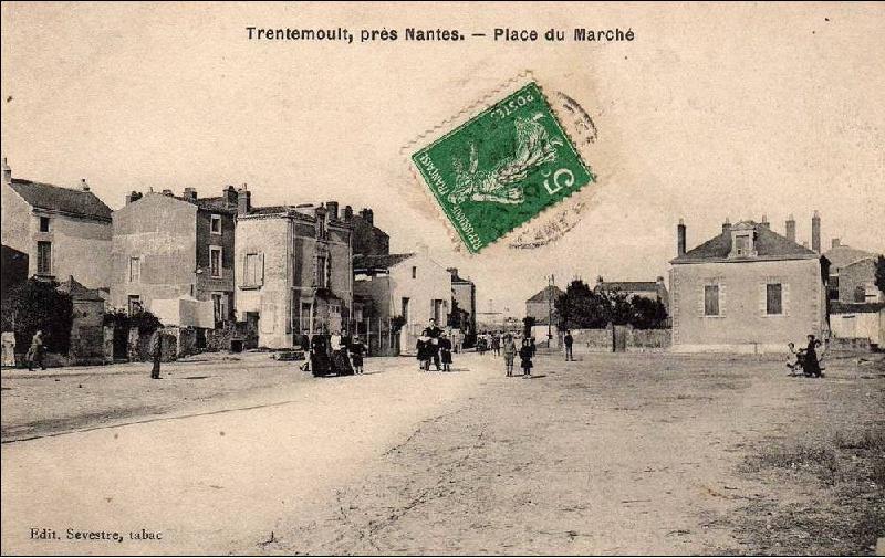 Trentemoult_place_du_Marche.jpg