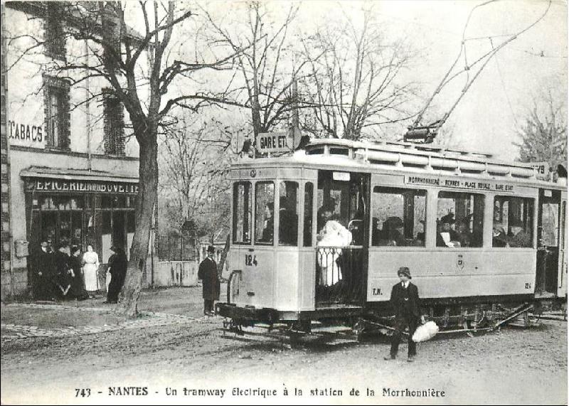 Nantes_Tramway_a_la_station_La_Morrhonniere.jpg