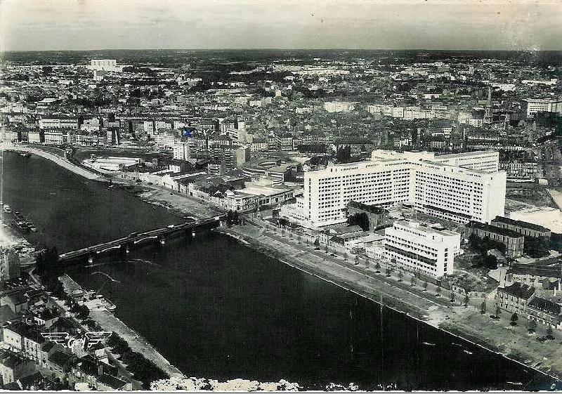 Nantes_Le_Centre_Hospitalie_Universitaire_CHU.jpg