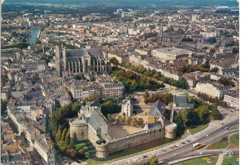 Nantes_Le_Chateau-Cathedrale.jpg