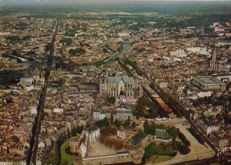 Nantes_Le_Chateau-Cathedrale_0.jpg