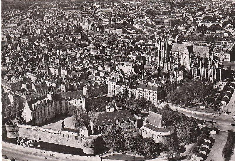 Nantes_Le_Chateau-Cathedrale_1.jpg