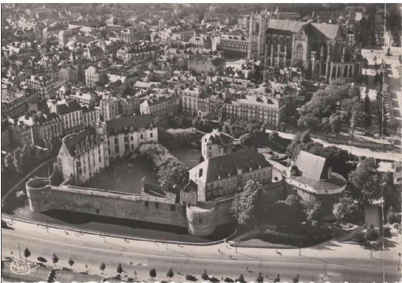 Nantes_Le_Chateau_00.jpg