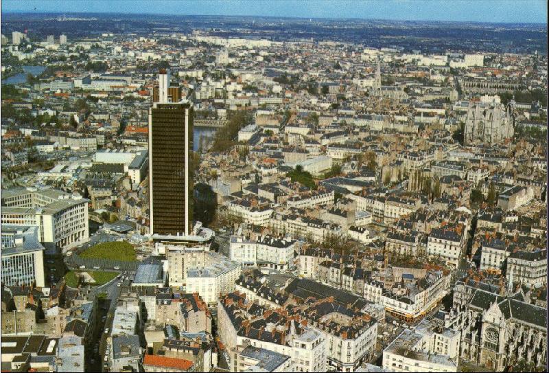 Nantes_la_Tour_de_Bretagne_1976.jpg
