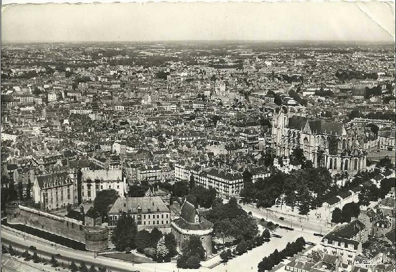 Nantes_le_Chateau_La_Cathedrale.jpg