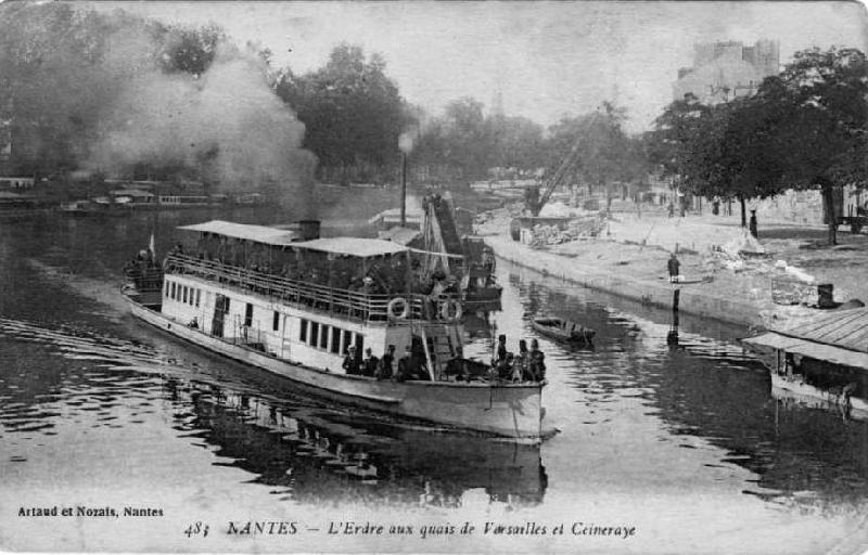 Nantes_L-Erdre_aux_quais_de_Versailles_et_Ceineray.JPG