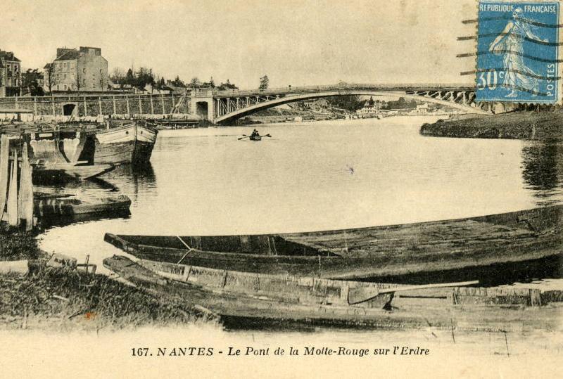 Nantes_Le_Pont_de_la_Motte_Rouge_sur_l-Erdre.jpg