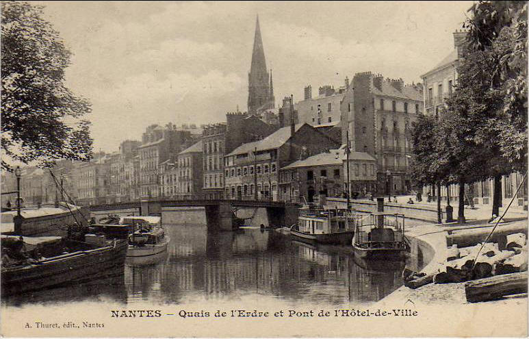 Nantes_Quais_de_l-Erdre_et_Pont_de_l'Hotel_de_Ville.jpg