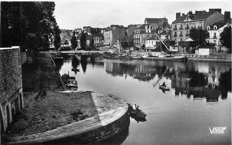 Nantes_l'Erdre_à_l'entrée_du_Tunnel.jpg