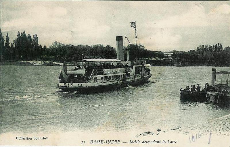 Basse-Indre_Abeille_descendant_la_Loire.jpg