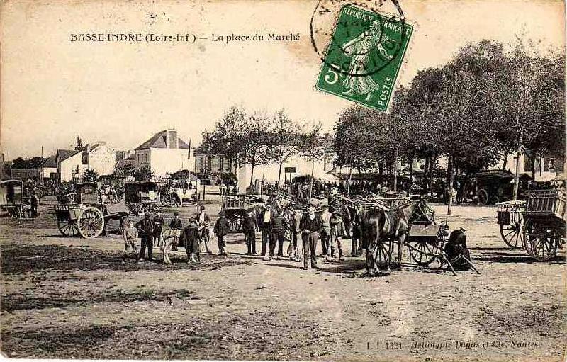 Basse-Indre_La_Place_du_Marche.jpg