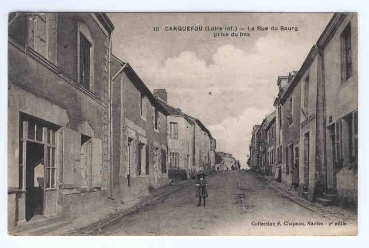 Carquefou_La_rue_du_Bourg.jpg