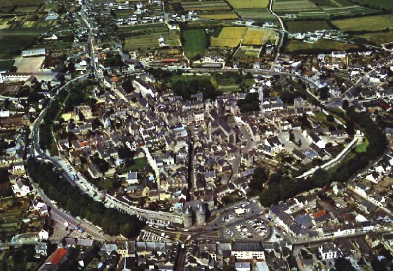 Guerande_Aerienne_1975.jpg