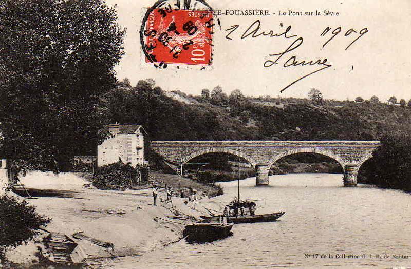 La_Haye-Fouassiere_Le_ Pont_sur_la_Sevre.jpg