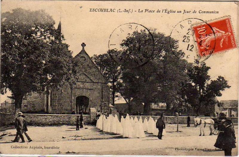 Escoublac_Place_de_l-Eglise.jpg