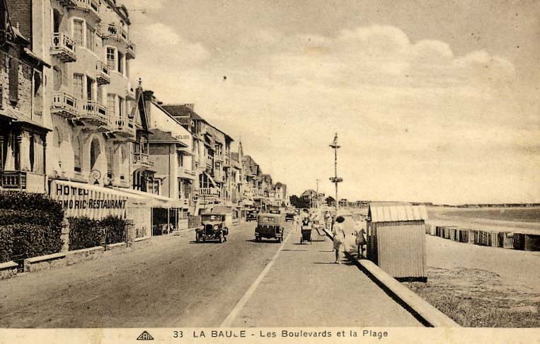 La_Baule_Les_Boulevards_et_la_Plage.jpg